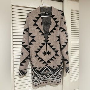Frye geometric cardigan with double pockets. Excellent condition. Size: XS